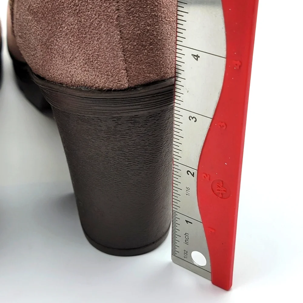 BearPaw features women